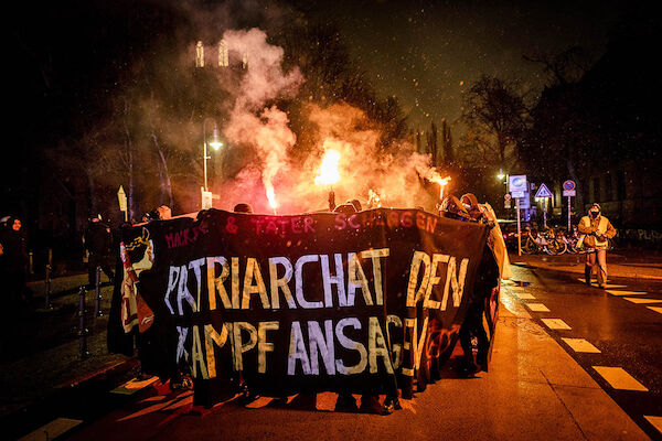 Die Fight by Night Demo am Abend Foto: © Aidn Ehlers via Umbruch Bildarchiv Die Fight by Night Demo am Abend Foto: © andy ehlers via Umbruch Bildarchiv