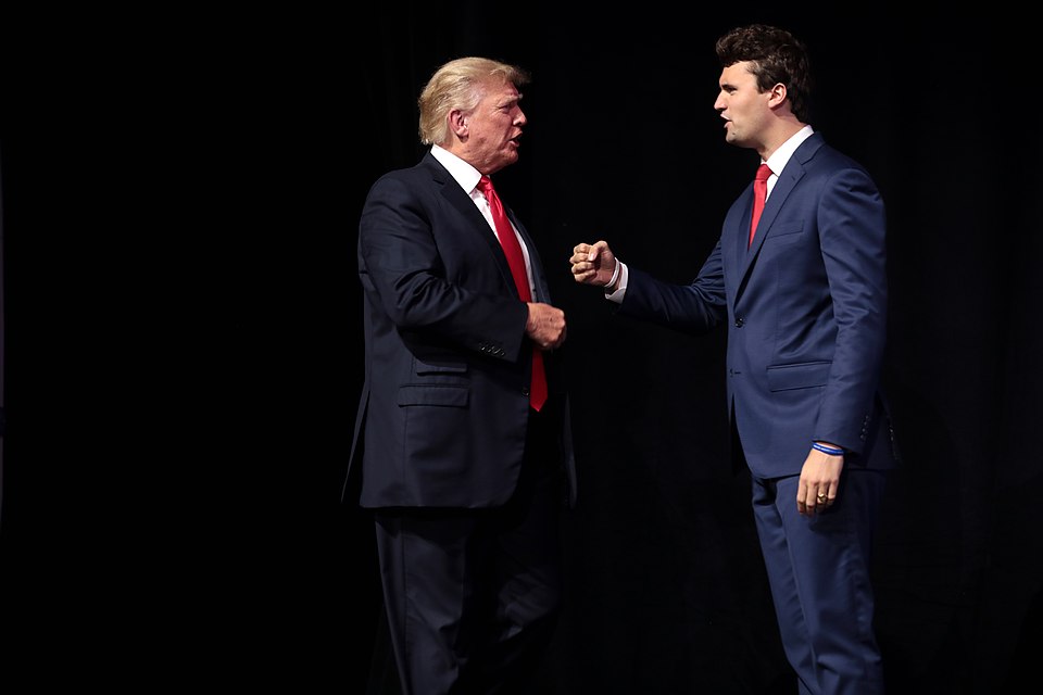 Trump links Kirk rechts im Bild