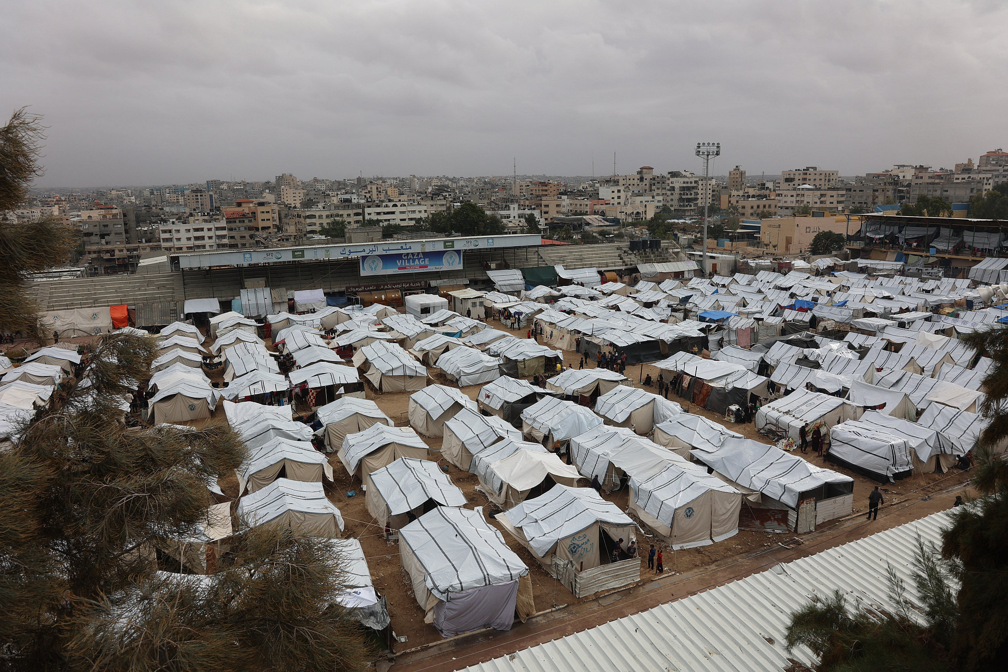 Zelte für vertriebene Palästinenser im Yarmouk-Stadion in Gaza-Stadt, 24. November 2024. (Omar El-Qattaa)