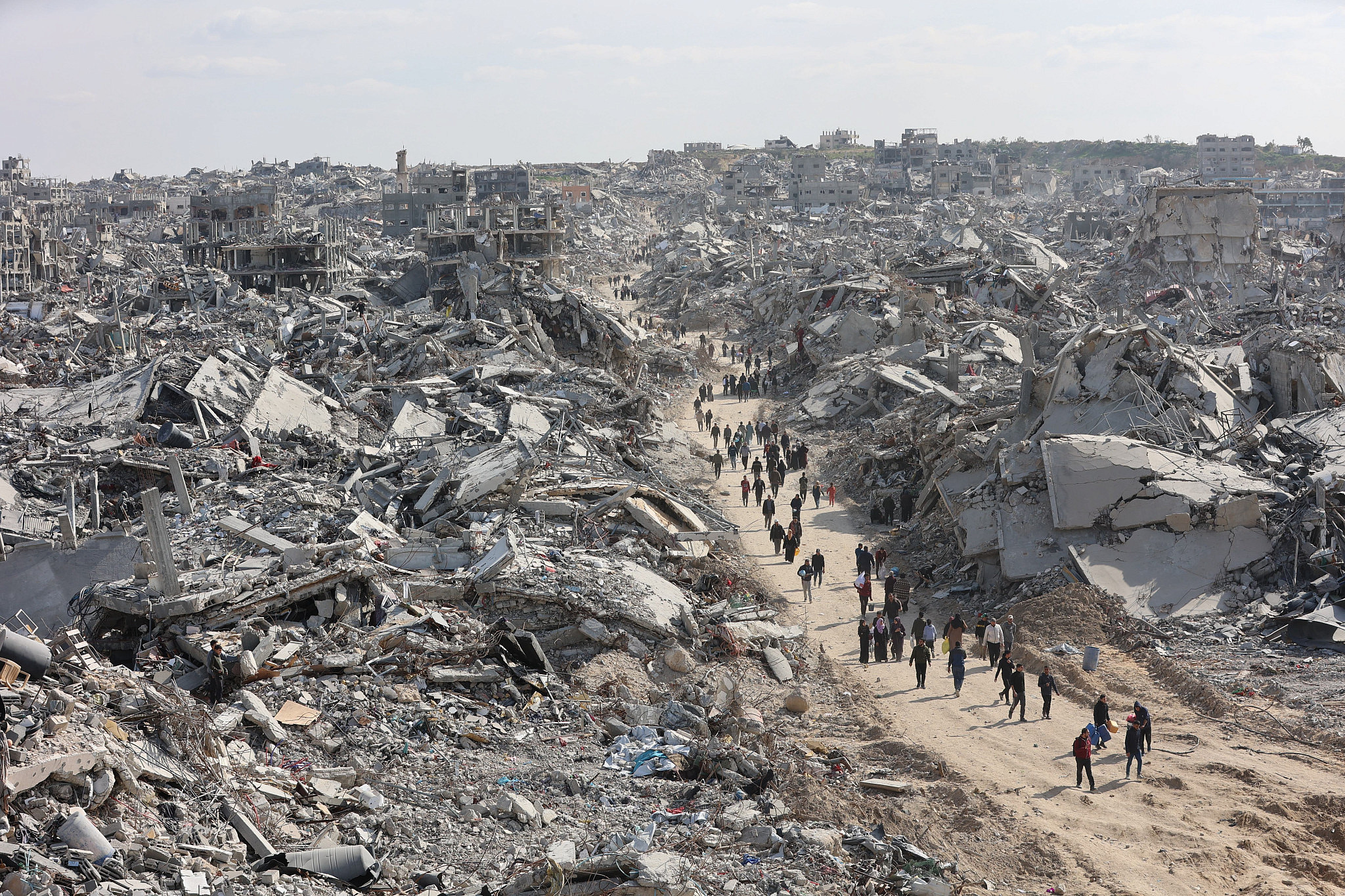 Palästinenser kehren nach Jabalia im Norden des Gazastreifens zurück, während der Waffenruhe zwischen Israel und der Hamas, 19. Januar 2025. (Omar El Qataa)
