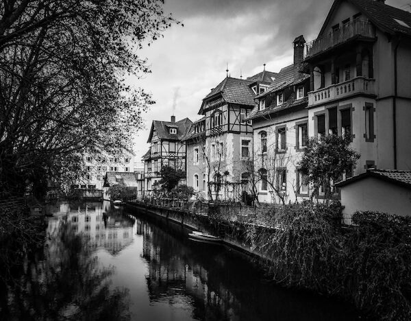 Häuserzeile am Hammerkanal, von der Hammerkanalbrücke der Neckarstraße aus gesehen Häuserzeile am Hammerkanal, von der Hammerkanalbrücke der Neckarstraße aus gesehen