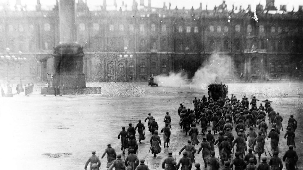 Sturm auf den Petersburger Winterpalast 1917 in der Nachstellung von 1920