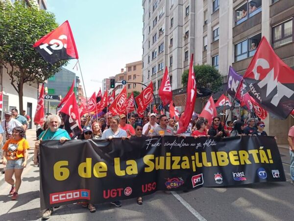 Das Foto von Guillermo Martínez zeigt das Transpartent mit der Forderung nach Freiheit für die Sechs von La Suiza