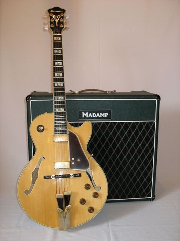 Mein selbstgebauter Gitarrenamp mit meiner Ibanez George Benson Special Mein selbstgebauter Gitarrenamp mit meiner Ibanez George Benson Special